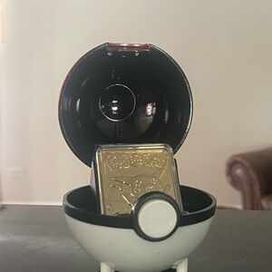 Pikachu 23 karat gold plated special edition trading card